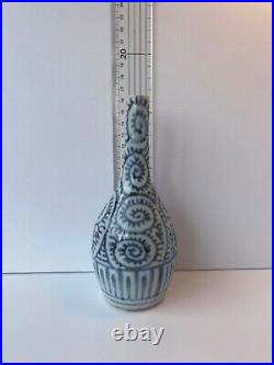 Japanese porcelain bottle vase excellent condition 18th century